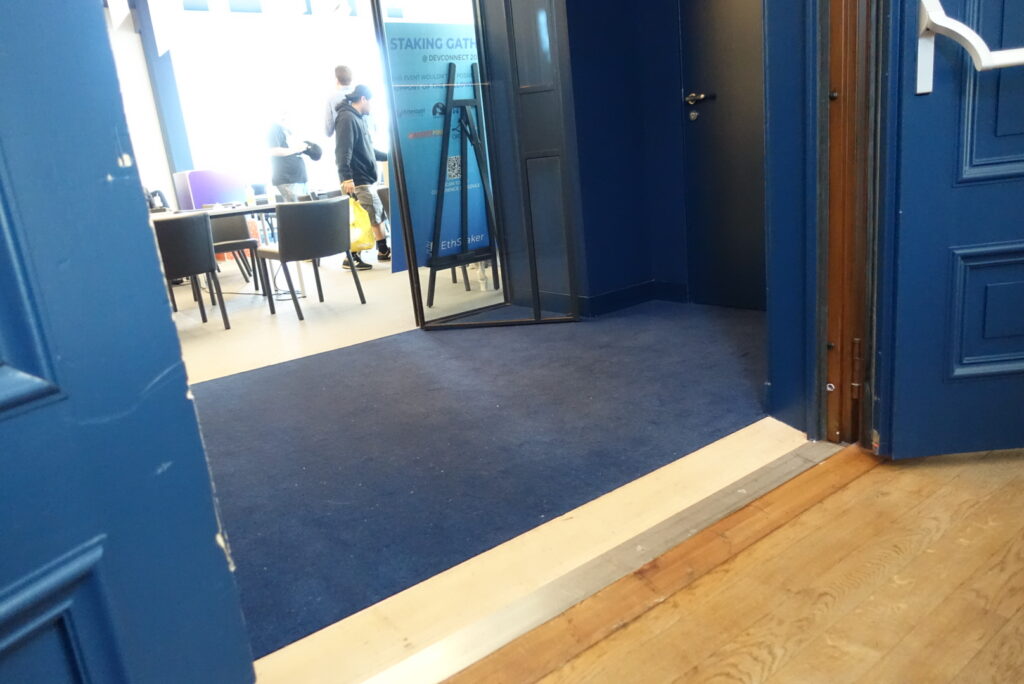 The entrance to the second floor lounge (Shaffyzaal) has a lip on the floor.