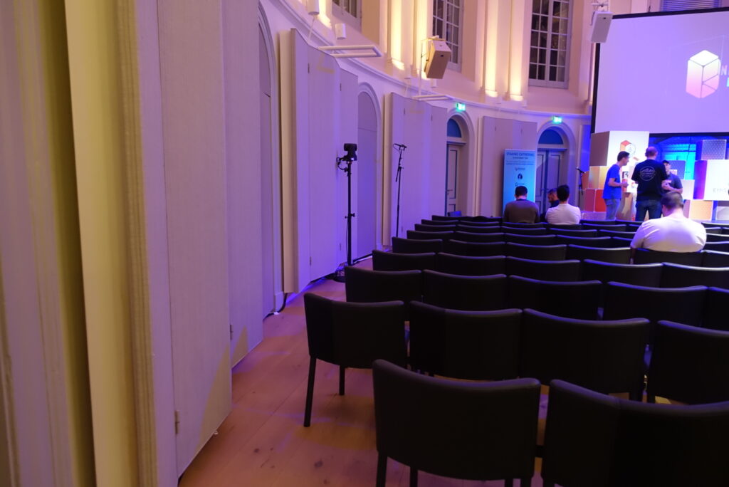 In the large ground floor conference room (Concertzhall), there is a very narrow side aisle on each side, with lighting stands positioned in the narrow space.